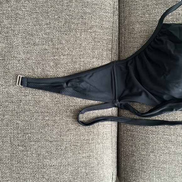 Old Navy Underwire Wrap Bikini Top - Picture 2 of 7